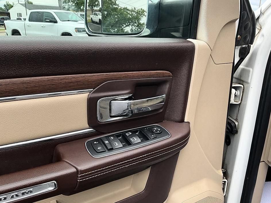 Used 2017 RAM 1500 Laramie w/ Convenience Group AWD/4WD image 12