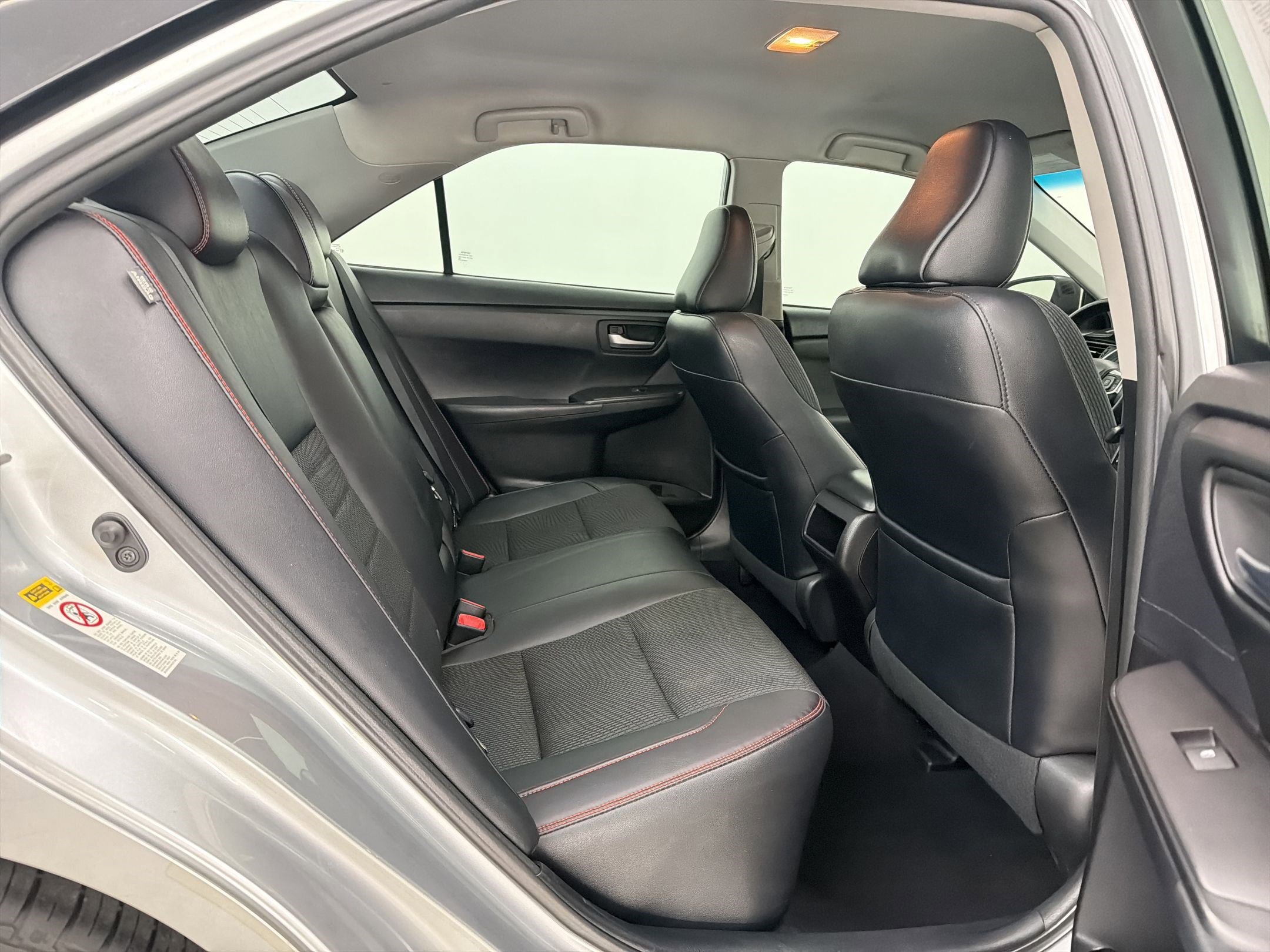 Used 2016 Toyota Camry SE image 23