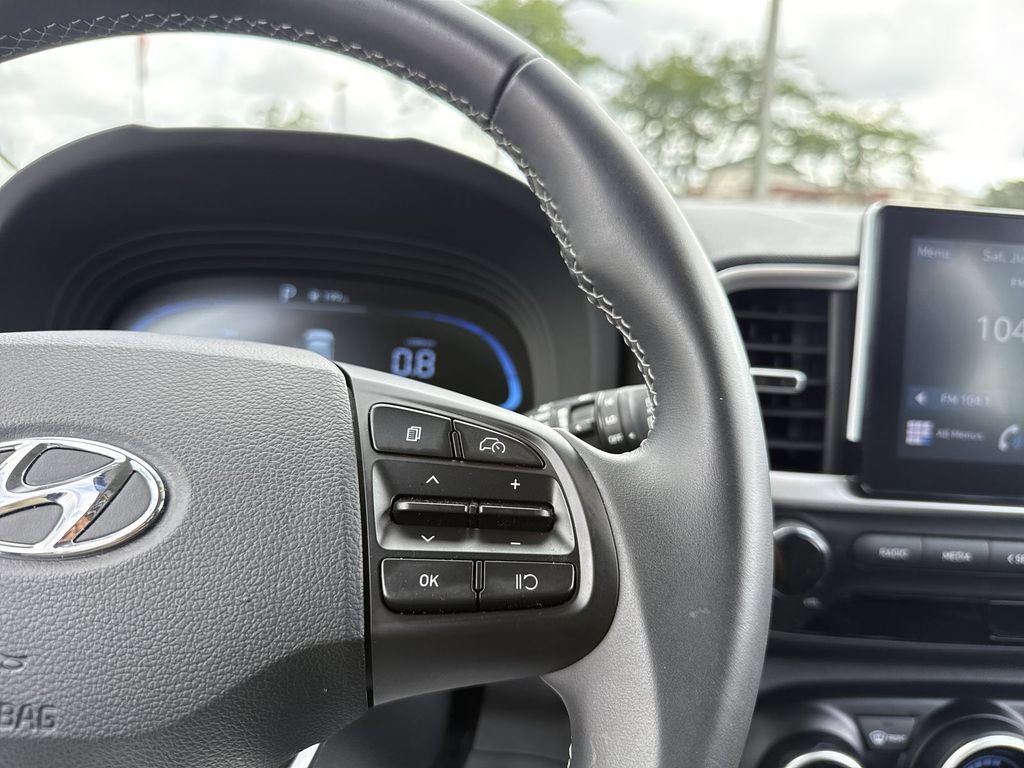 Used 2025 Hyundai Venue SEL FWD image 18
