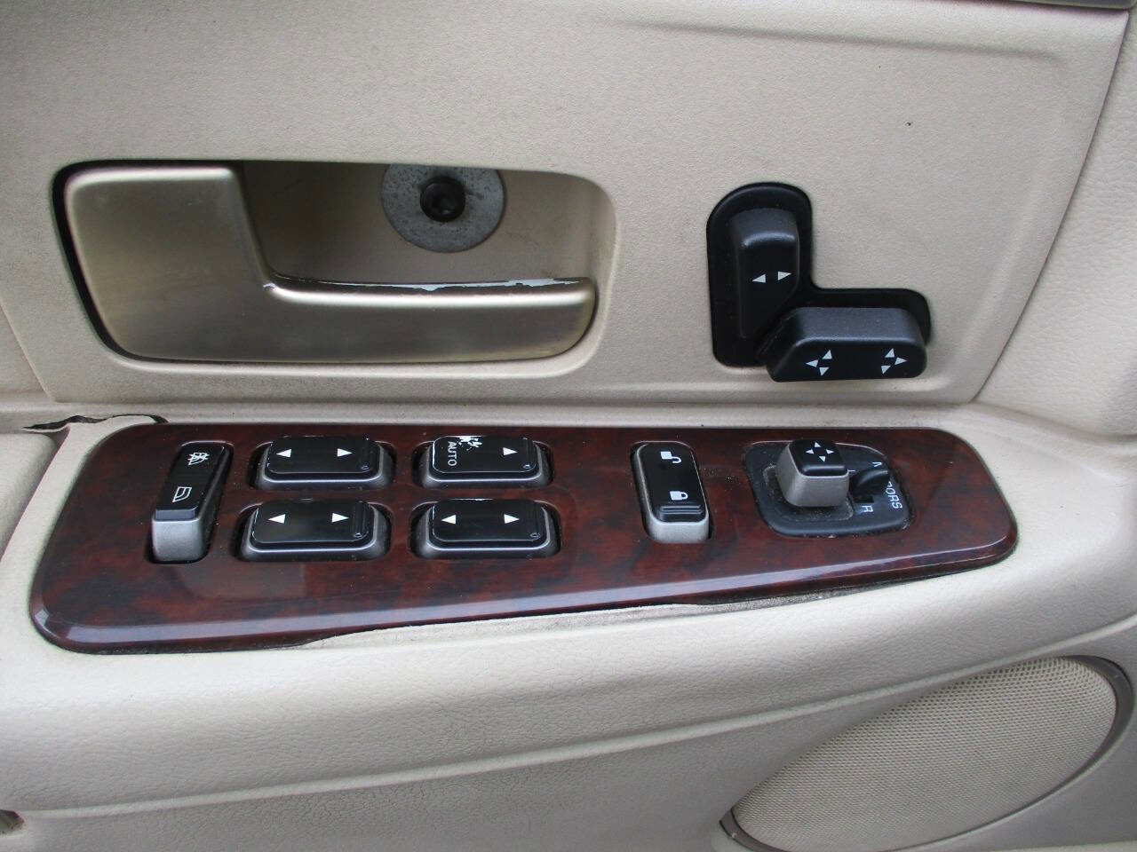 Used 2006 Lincoln Town Car Signature image 37