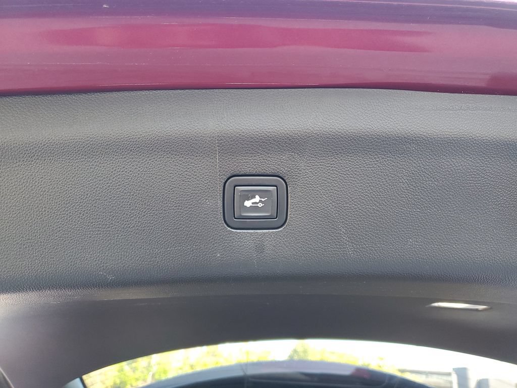 Used 2020 Buick Enclave Essence w/ Sound and Sites Package FWD image 9
