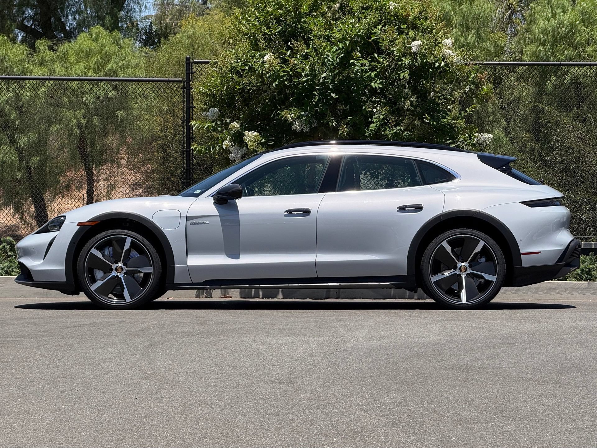 Certified 2023 Porsche Taycan Turbo AWD/4WD image 2