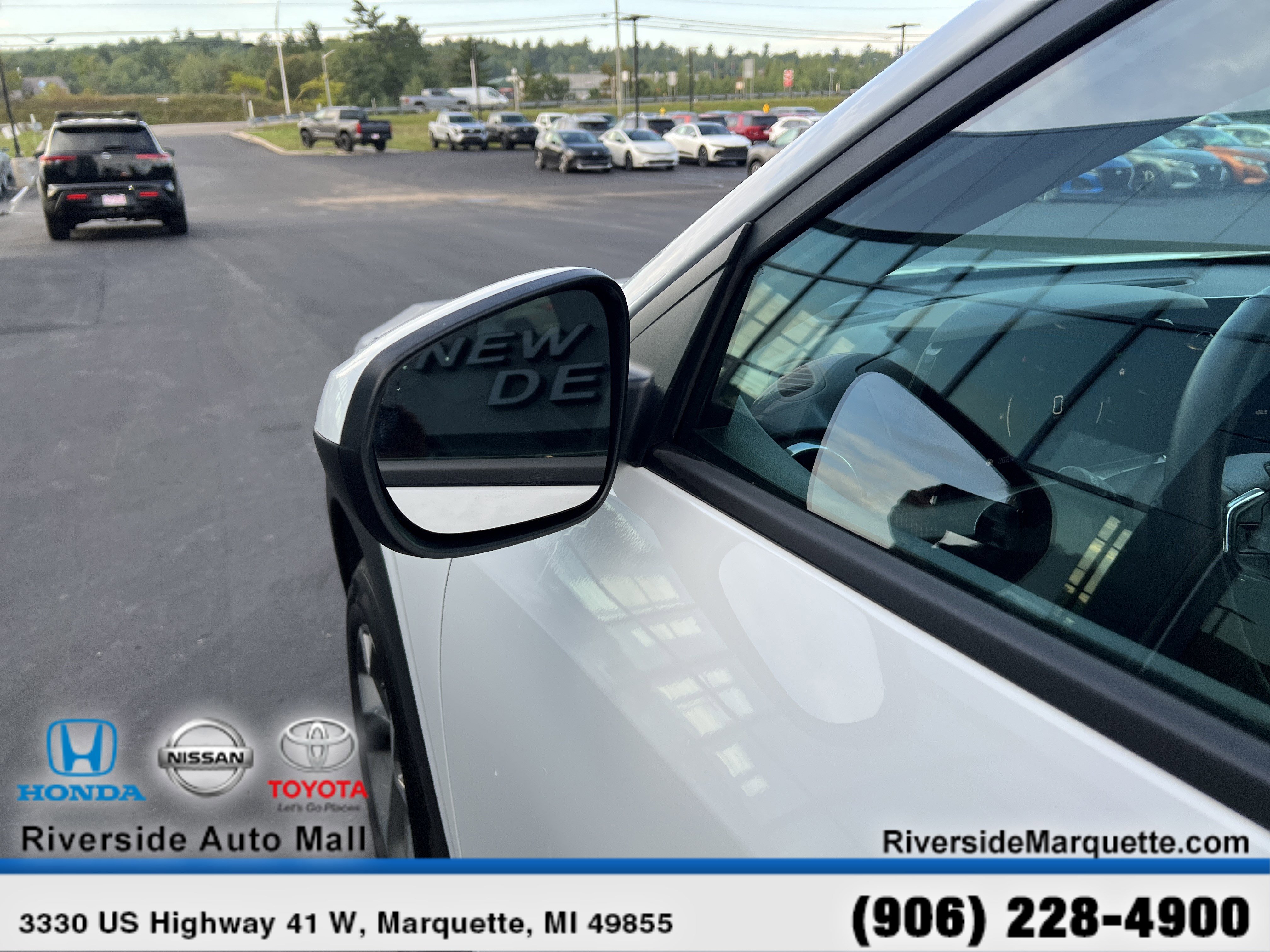 Used 2024 Chevrolet Trax LT w/ LT Convenience Package image 5
