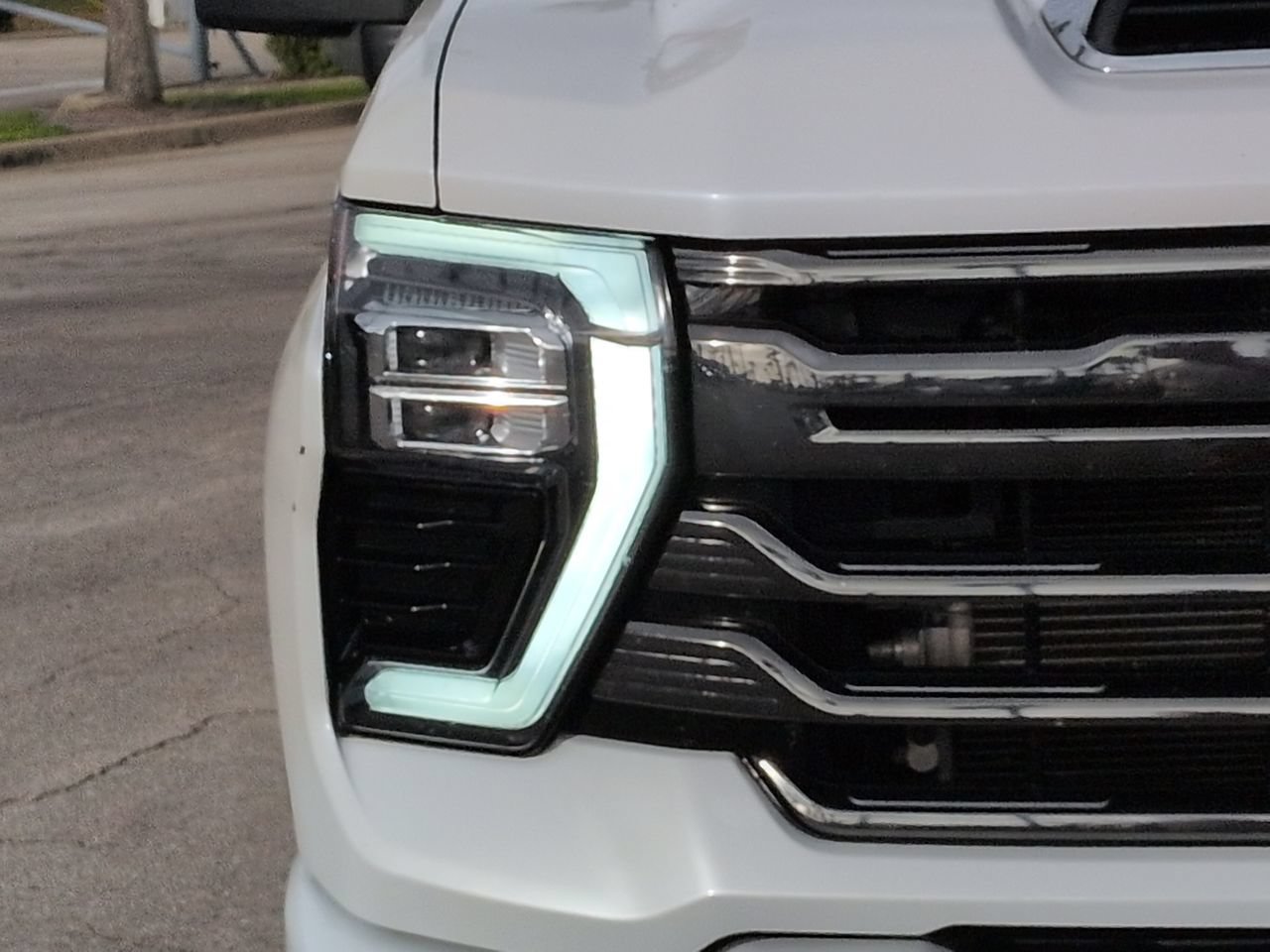 Used 2024 Chevrolet Silverado 3500 High Country w/ High Country Premium Package AWD/4WD image 9