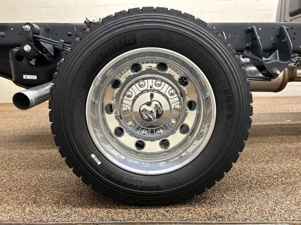 New 2026 RAM 4500 4x4 Crew Cab DRW w/ Laramie Trim Package image 25