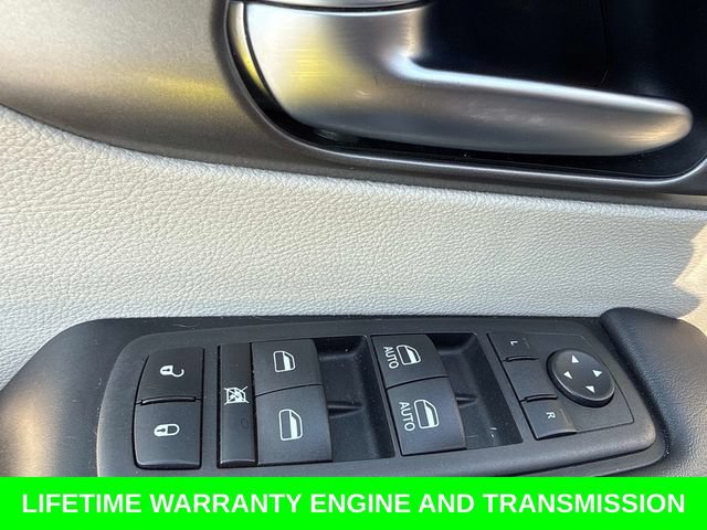 Used 2024 Chrysler Pacifica Touring-L FWD image 21