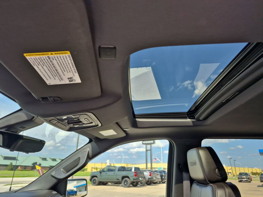 Used 2019 Chevrolet Silverado 1500 High Country w/ Technology Package AWD/4WD image 21