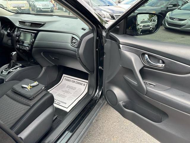 Used 2019 Nissan Rogue SV image 17
