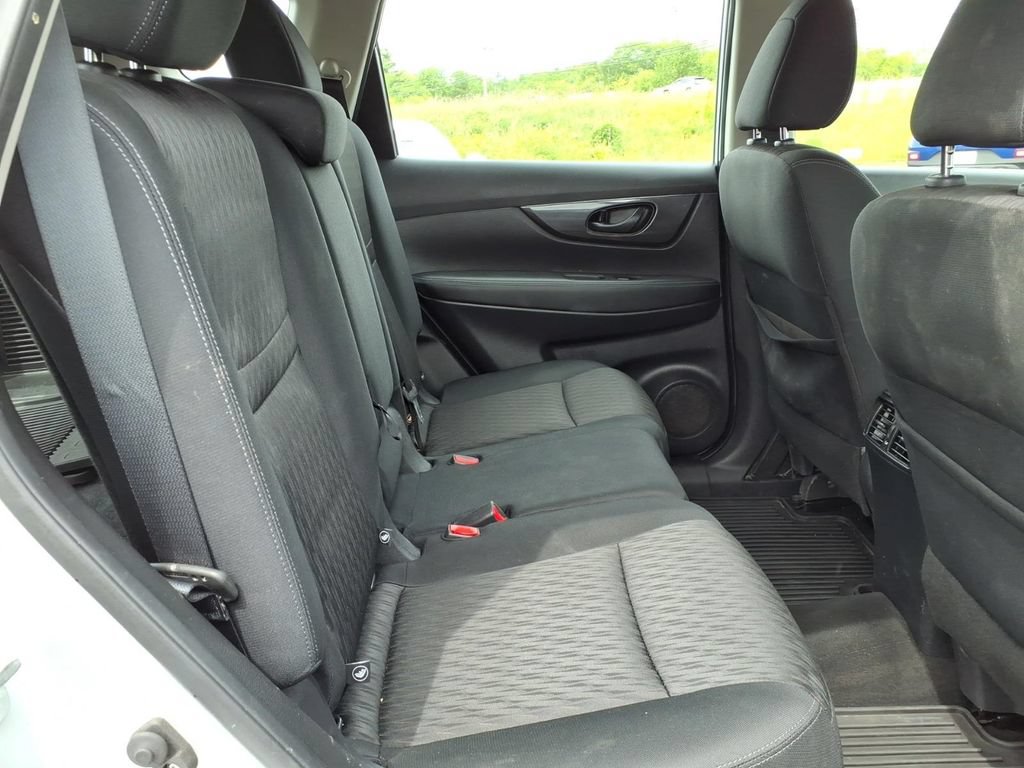 Used 2019 Nissan Rogue S AWD/4WD image 10