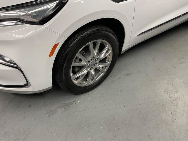 Used 2024 Buick Enclave Essence w/ Experience Buick Package FWD image 4