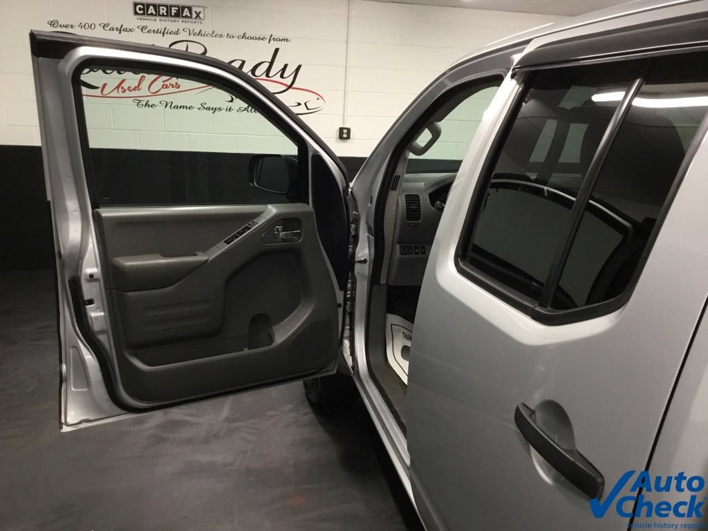 Used 2015 Nissan Frontier SV AWD/4WD image 19