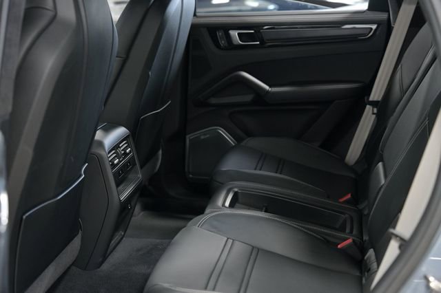 Used 2022 Porsche Cayenne Turbo GT AWD/4WD image 29