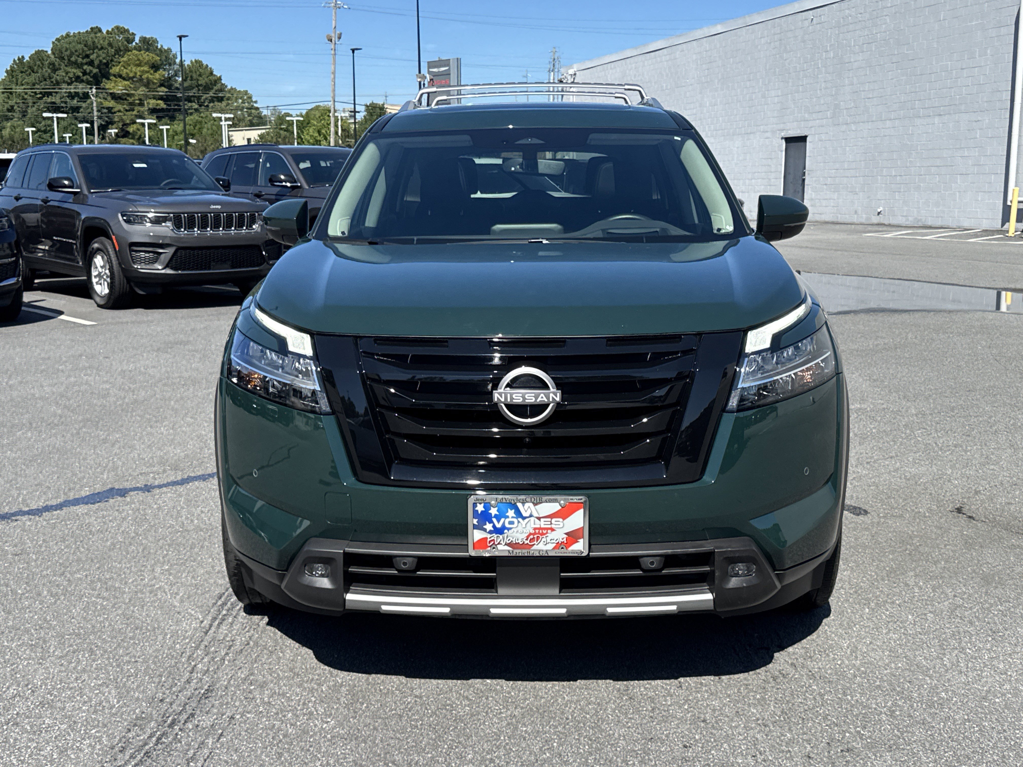 Used 2023 Nissan Pathfinder Platinum image 2