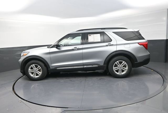 Used 2024 Ford Explorer XLT w/ Equipment Group 202A image 6