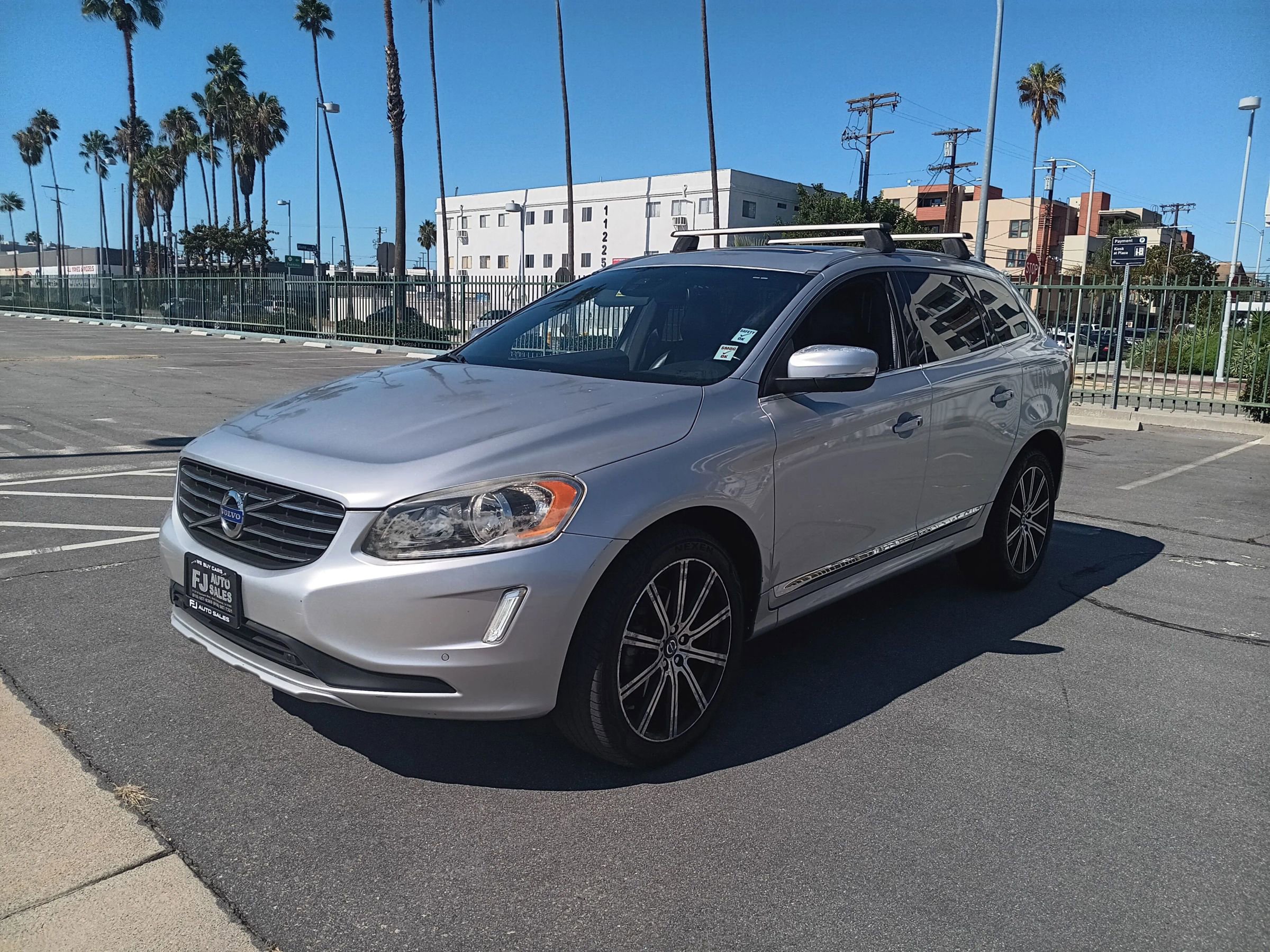 Used 2015 Volvo XC60 T6 image 3