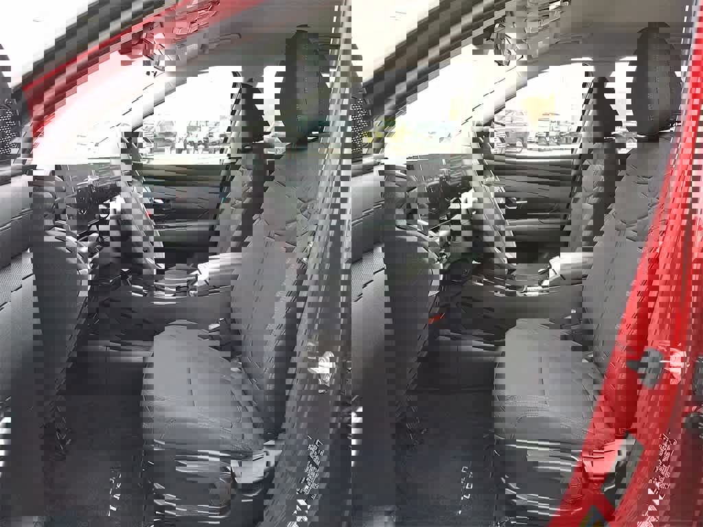 Certified 2025 Hyundai Tucson SE image 13