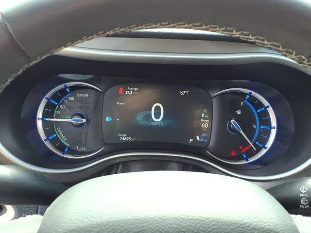 Used 2023 Chrysler Pacifica Touring-L image 13