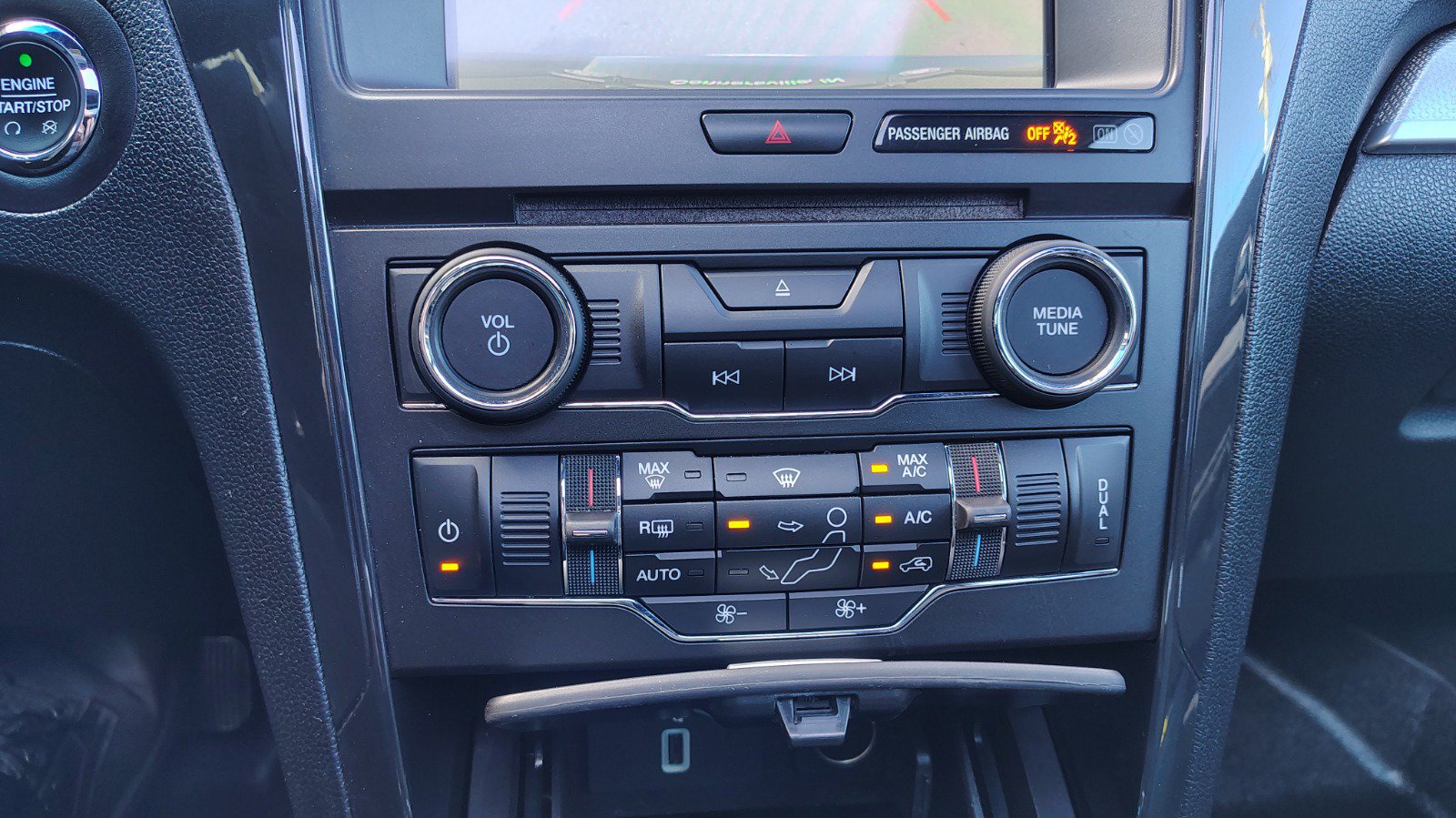 Used 2017 Ford Explorer XLT w/ Equipment Group 201A FWD image 32