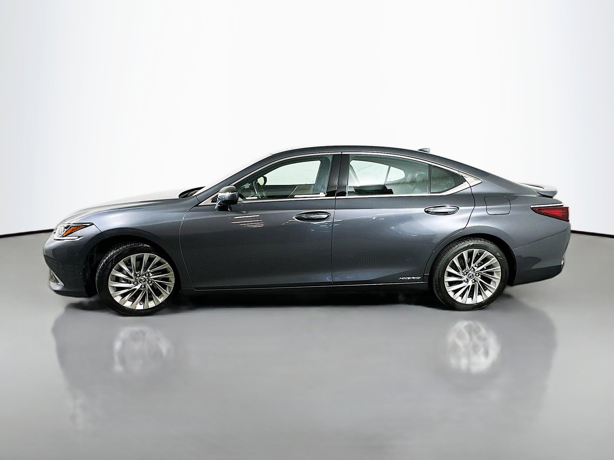 Used 2022 Lexus ES 300h w/ Accessory Package image 4