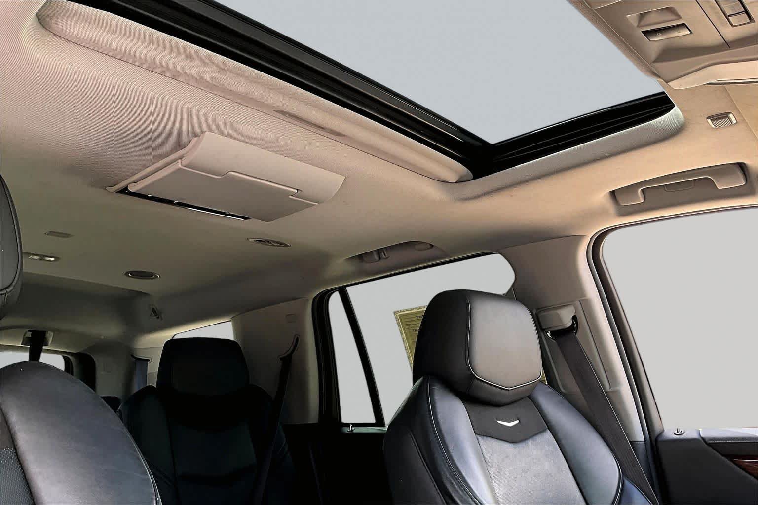 Used 2015 Cadillac Escalade Luxury AWD/4WD image 8