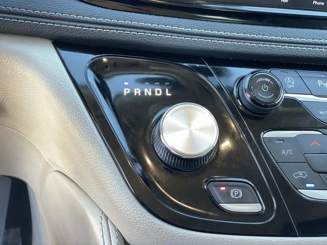 Used 2023 Chrysler Pacifica Limited FWD image 16
