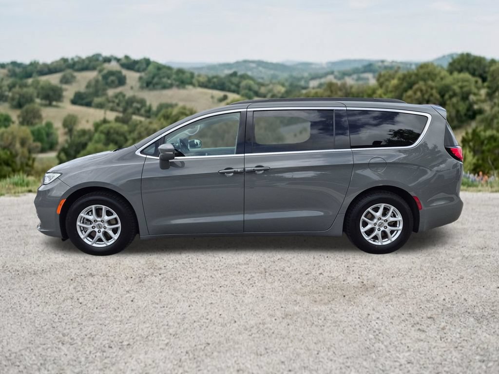 Used 2022 Chrysler Pacifica Touring-L FWD image 5