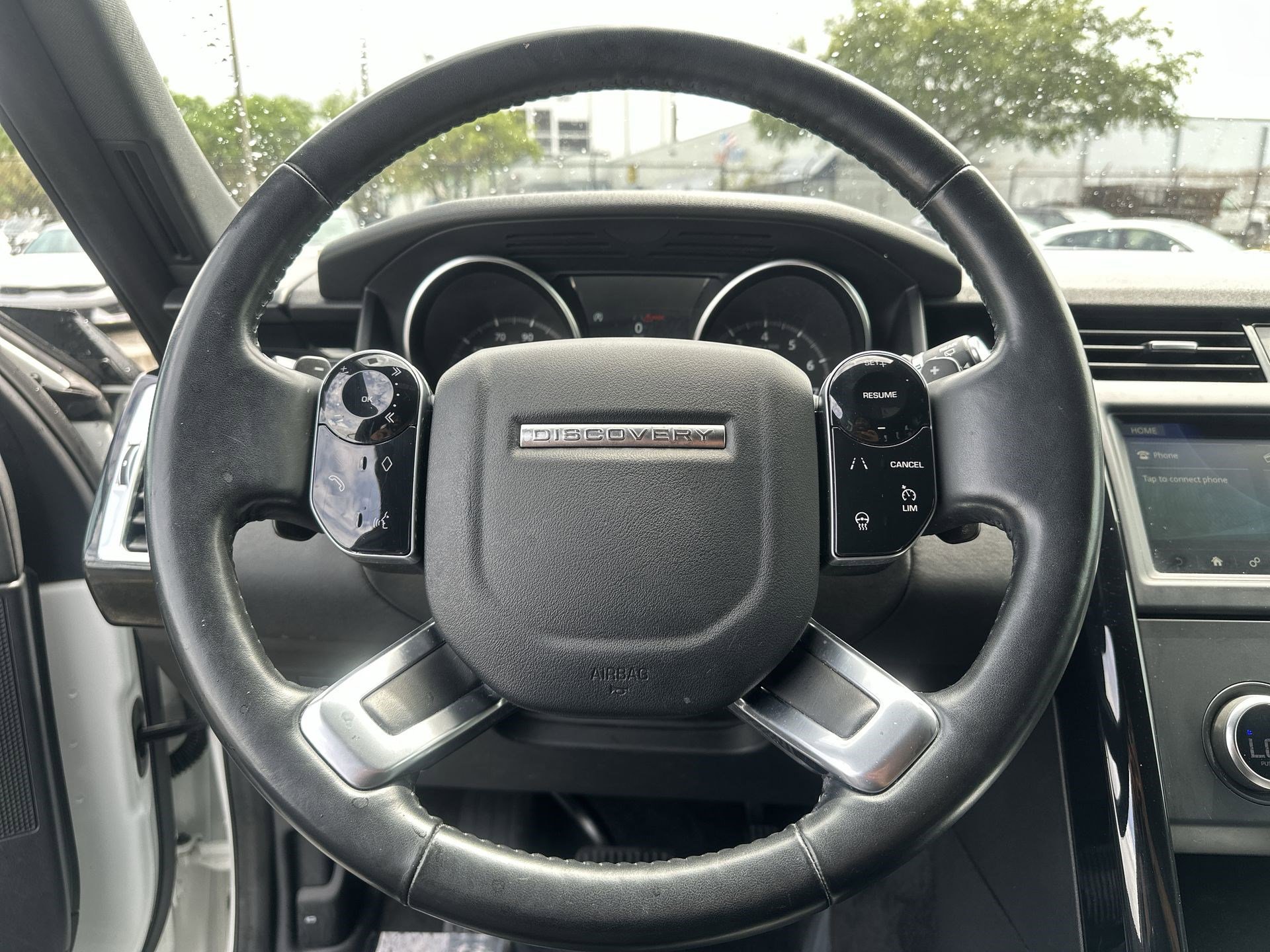 Used 2020 Land Rover Discovery SE image 11