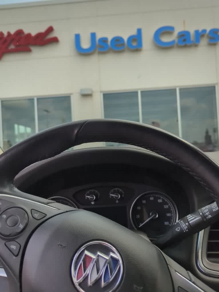 Used 2021 Buick Enclave Essence w/ Sound and Sites Package FWD image 6