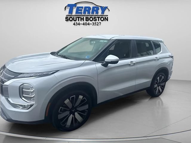Used 2025 Mitsubishi Outlander SE FWD image 3
