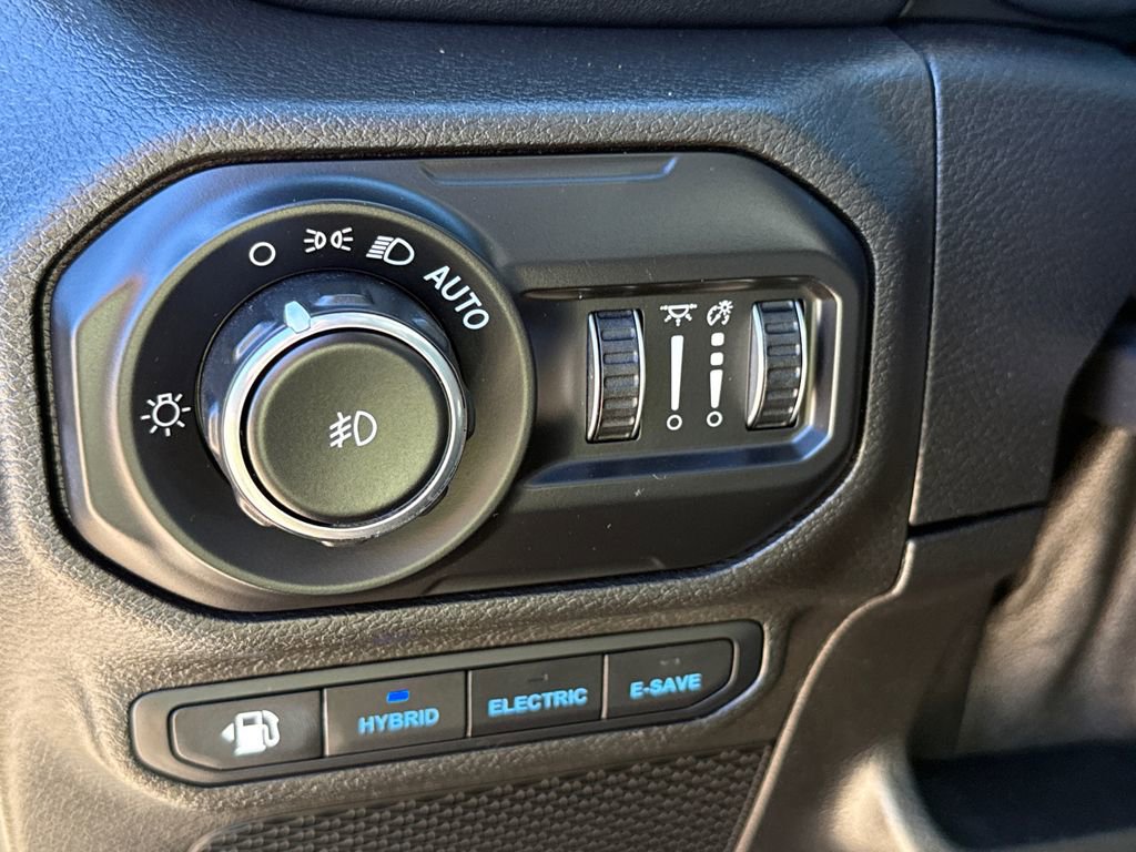 Used 2021 Jeep Wrangler Unlimited Sahara image 23