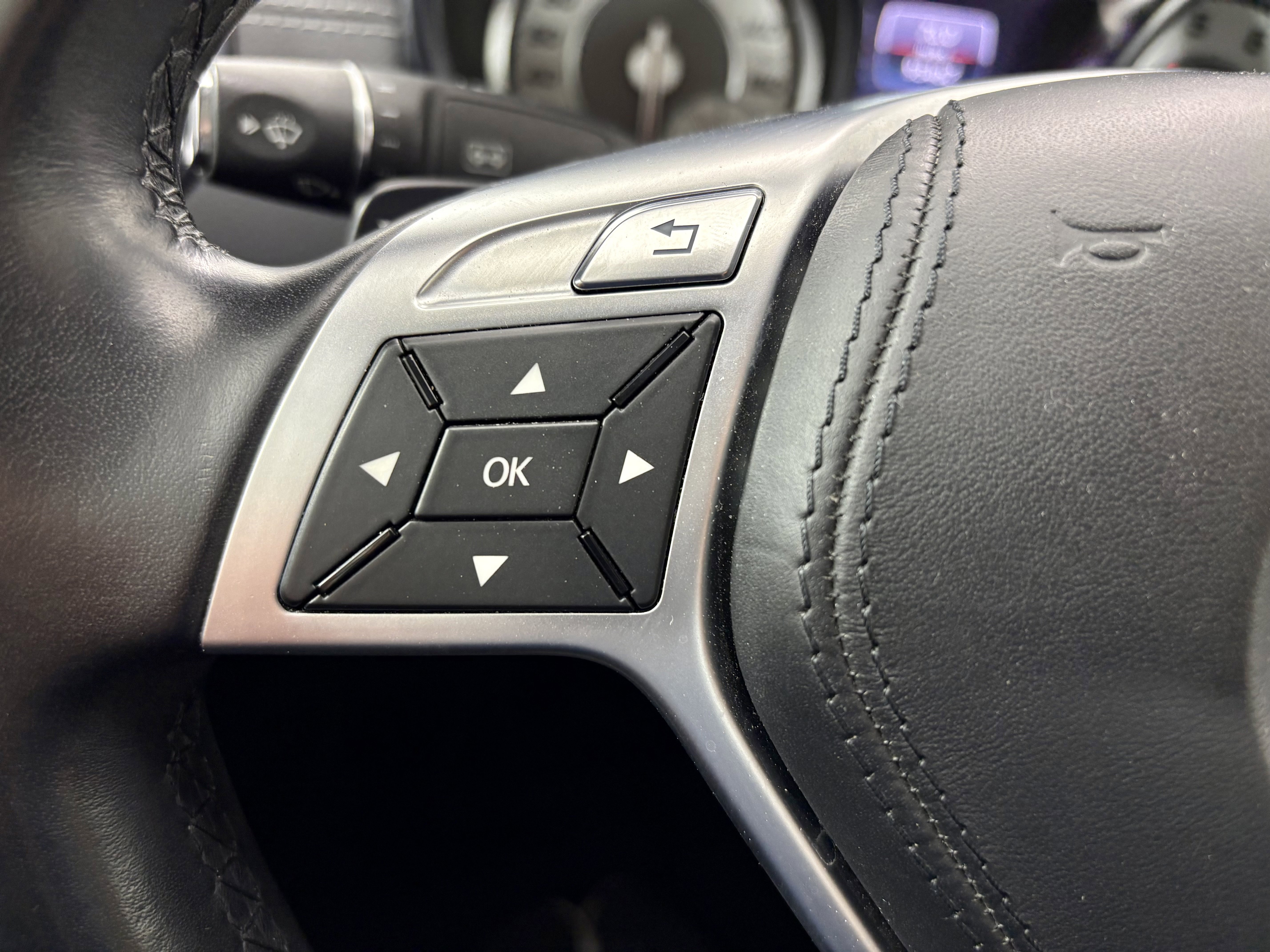 Used 2013 Mercedes-Benz SL 550 image 17