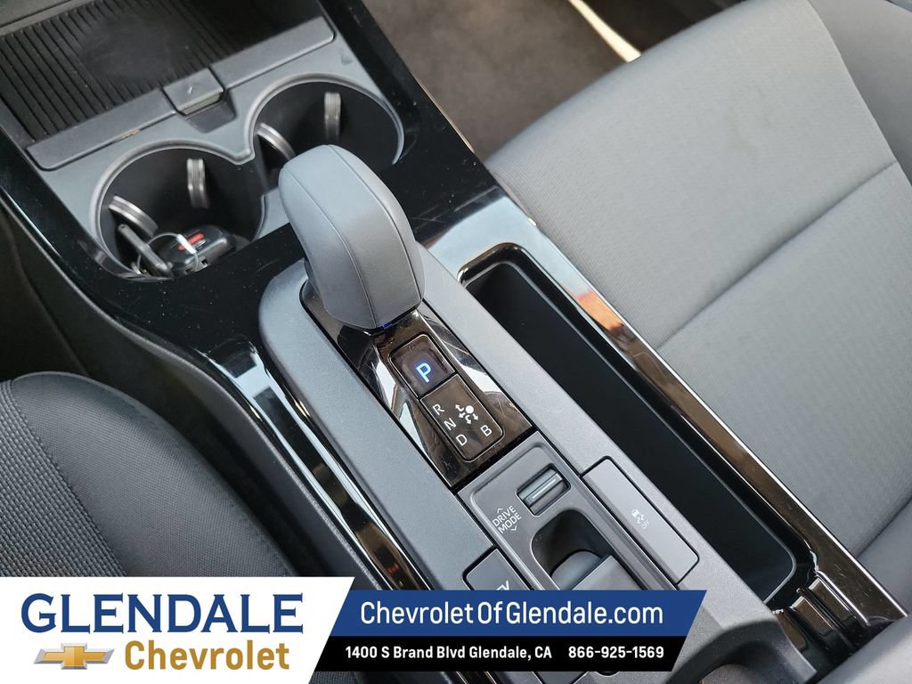 Used 2025 Toyota Prius LE AWD/4WD image 18