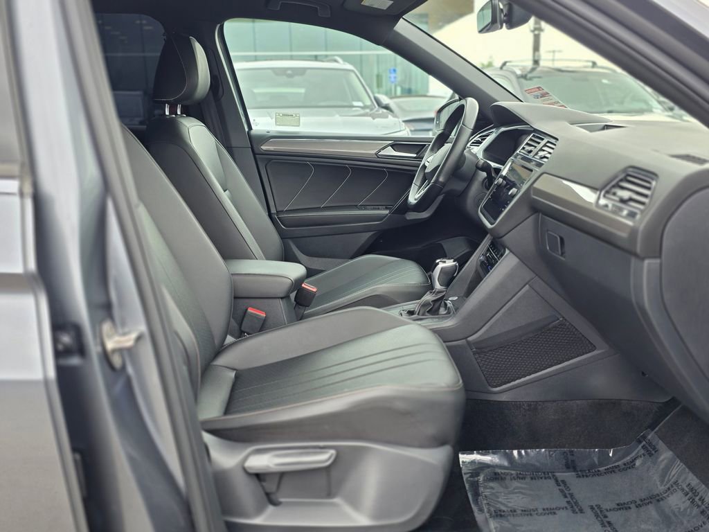 Used 2023 Volkswagen Tiguan SE R-Line image 10