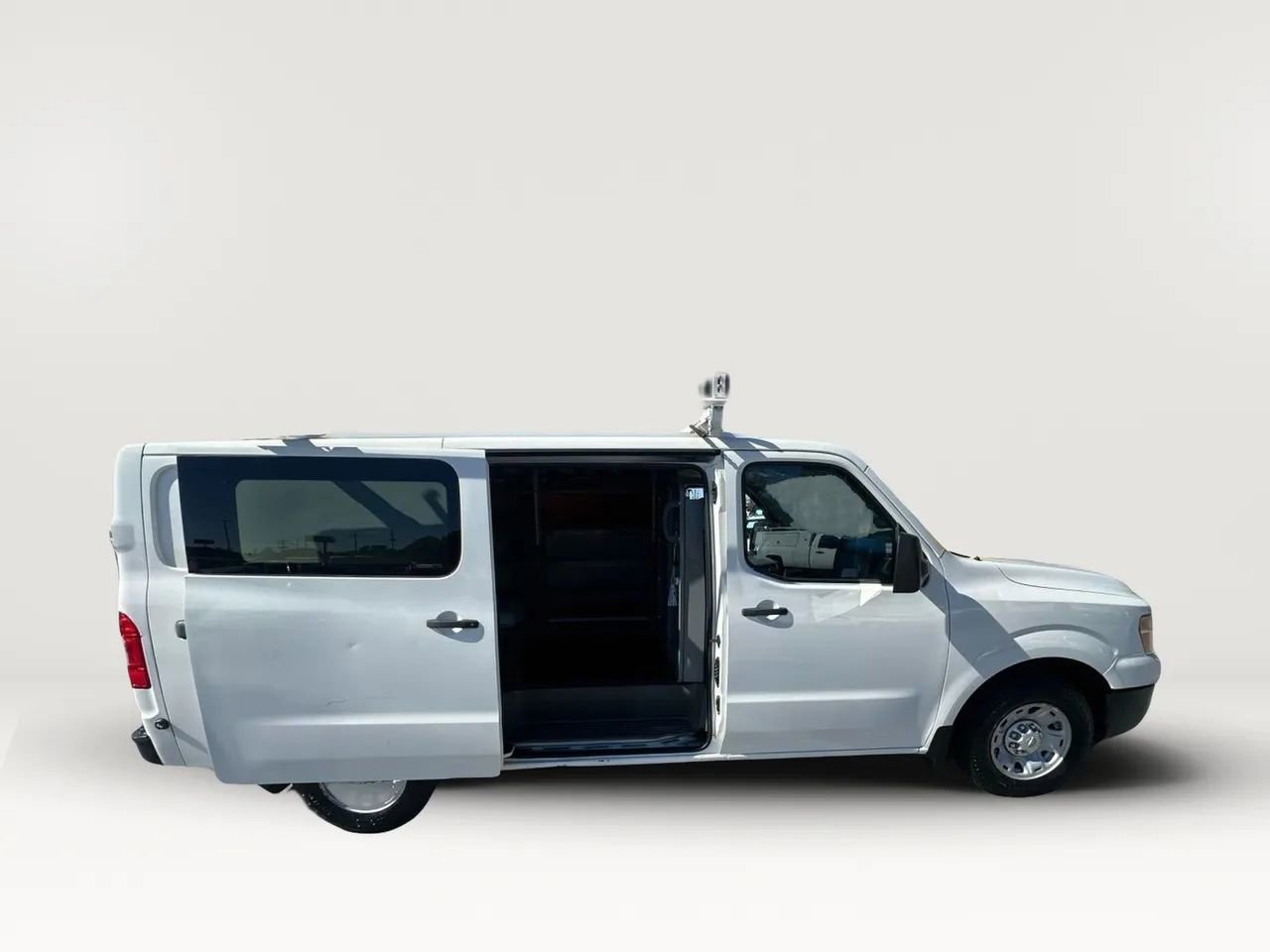 Used 2014 Nissan NV 2500 SV image 4