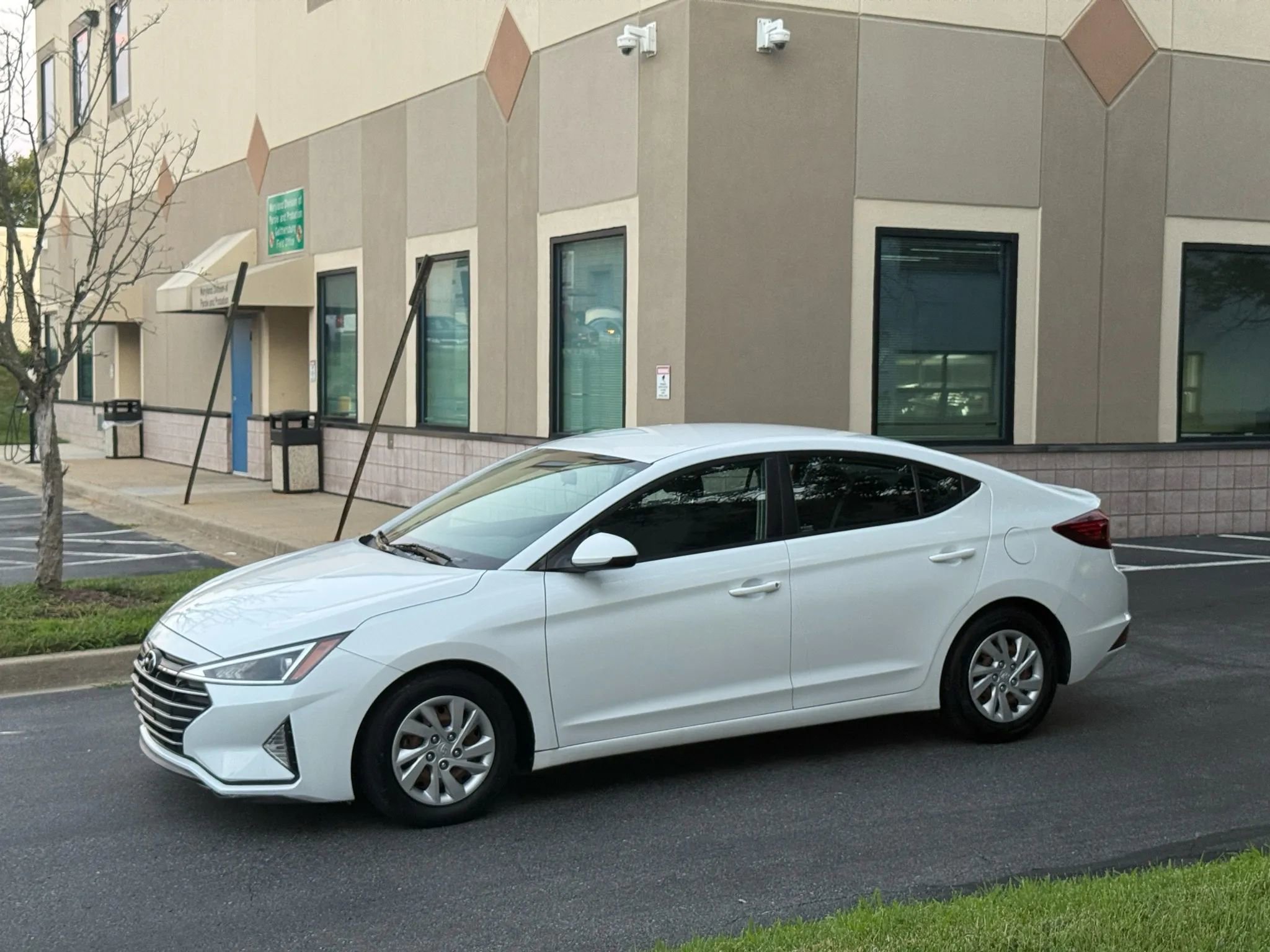 Used 2019 Hyundai Elantra SE image 7