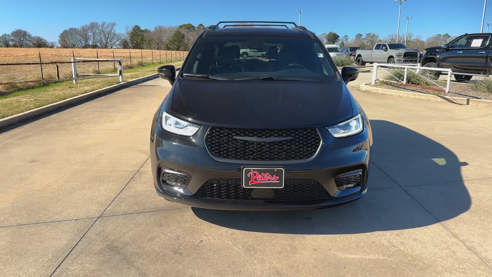 Used 2025 Chrysler Pacifica Limited image 4