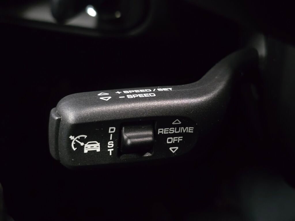 Certified 2025 Porsche Macan Turbo image 41