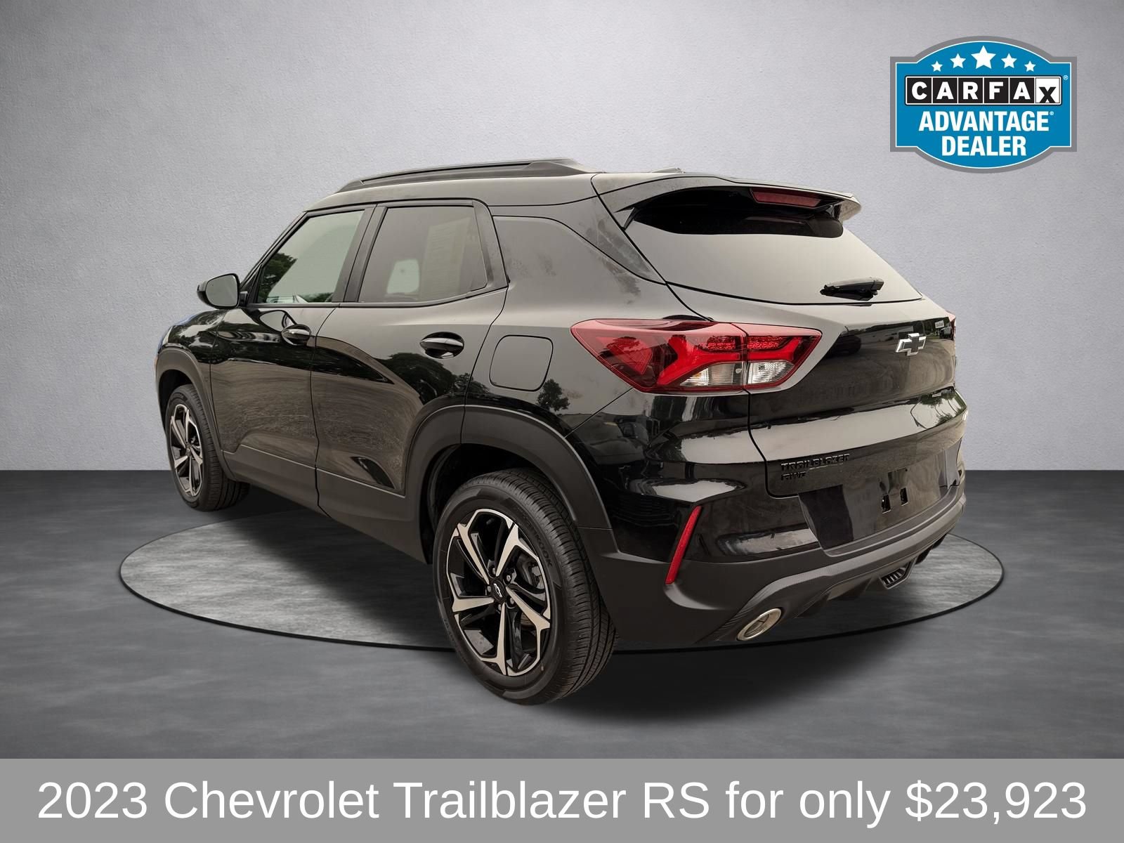 Used 2023 Chevrolet TrailBlazer RS w/ Convenience Package AWD/4WD image 3