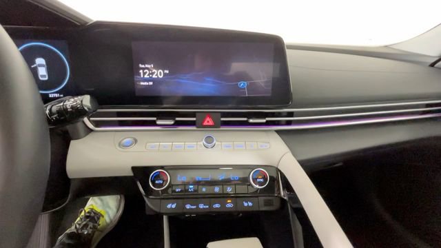 Certified 2023 Hyundai Elantra Limited w/ Winter Weather Package FWD image 34