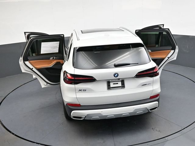 New 2026 BMW X5 xDrive50e image 32