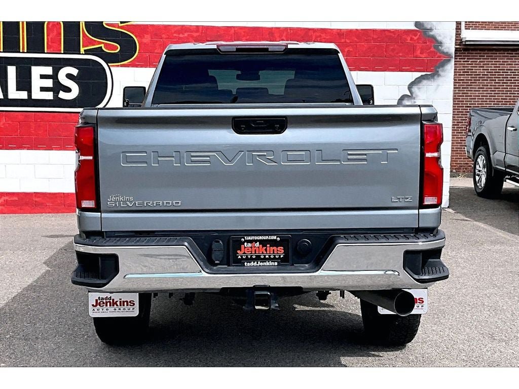 Used 2025 Chevrolet Silverado 3500 LTZ AWD/4WD image 4