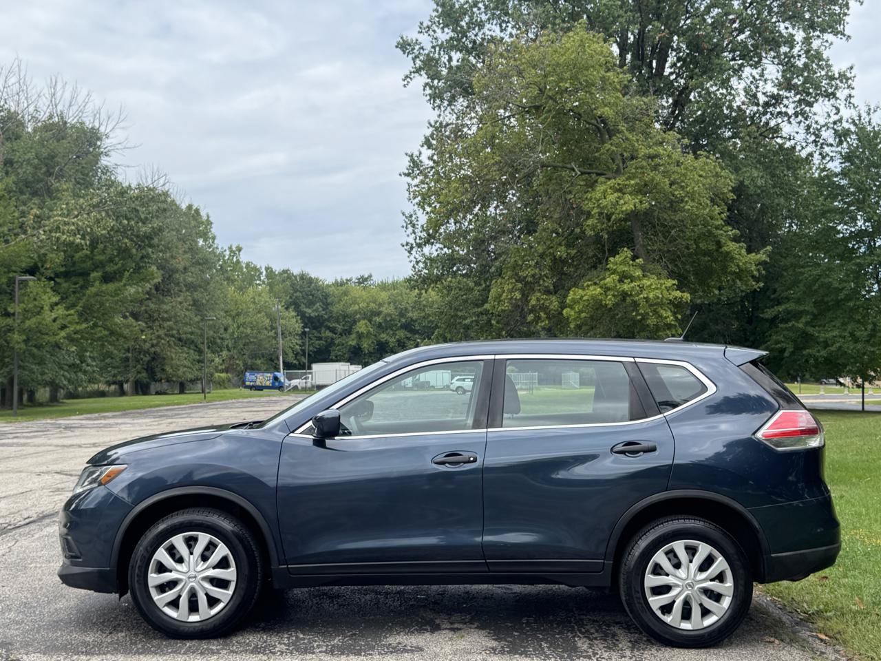 Used 2016 Nissan Rogue S AWD/4WD image 10