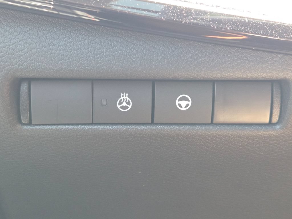 New 2026 Nissan Kicks SR w/ SR Premium Package AWD/4WD image 8