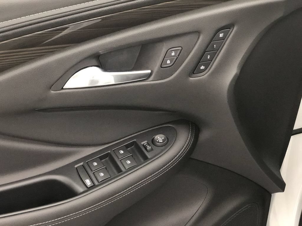 Used 2020 Buick Envision Essence FWD image 13