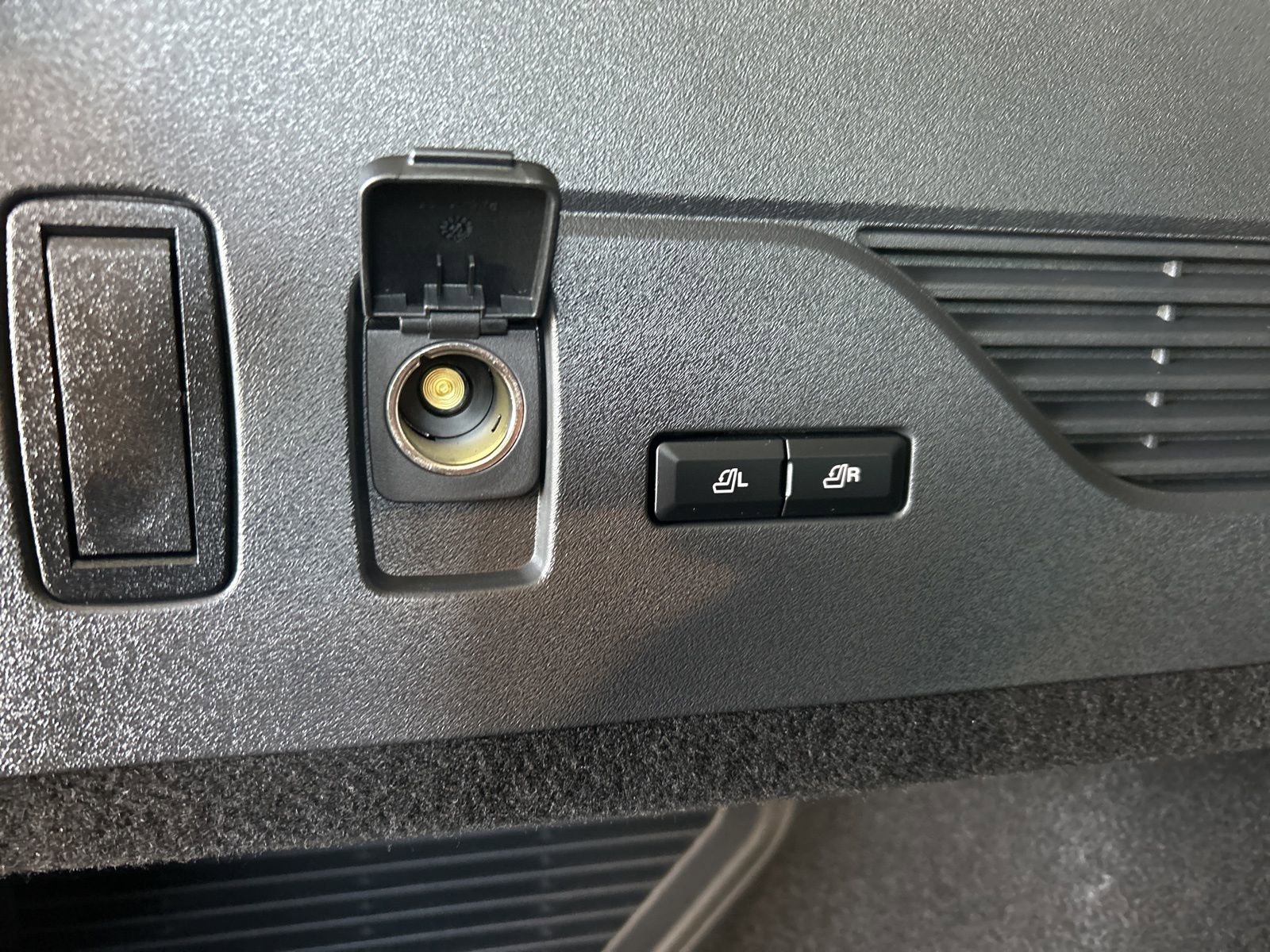 Used 2024 Lincoln Nautilus Reserve image 12