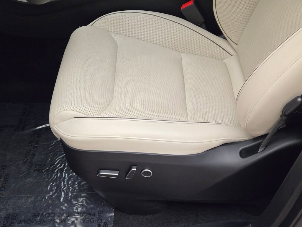 Used 2022 Tesla Model X Plaid image 33