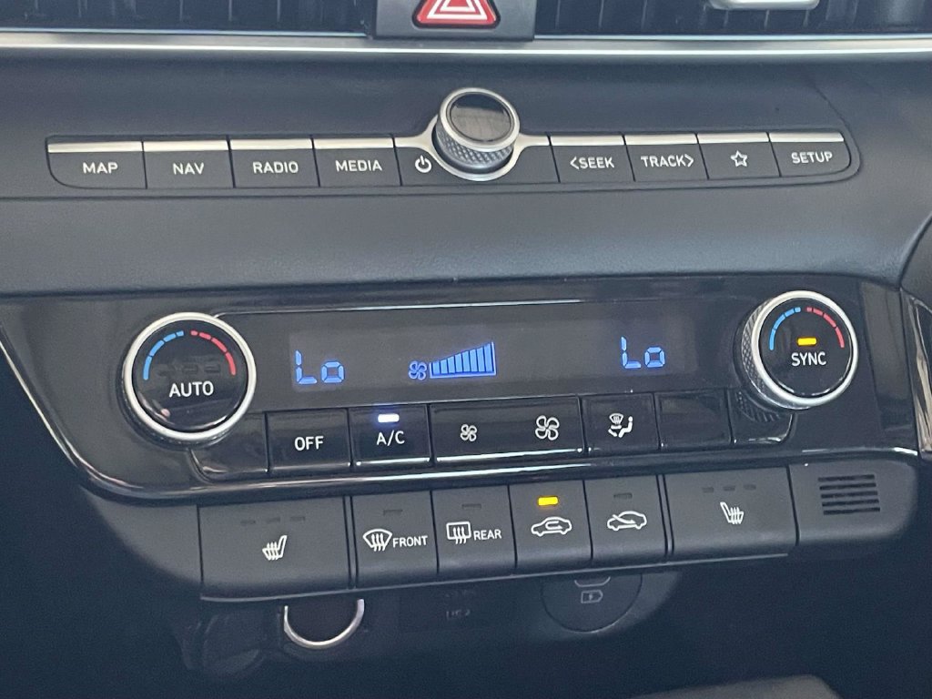Certified 2025 Hyundai Elantra SEL FWD image 28