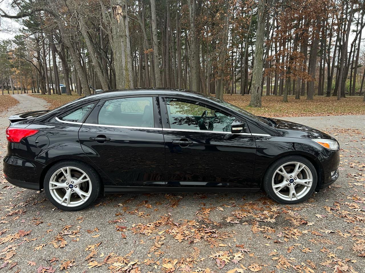 Used 2016 Ford Focus Titanium w/ Titanium Technology Package image 5