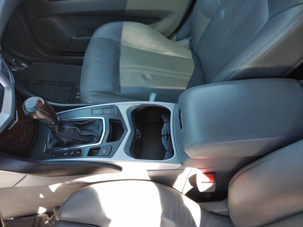 Used 2010 Cadillac SRX Luxury image 24