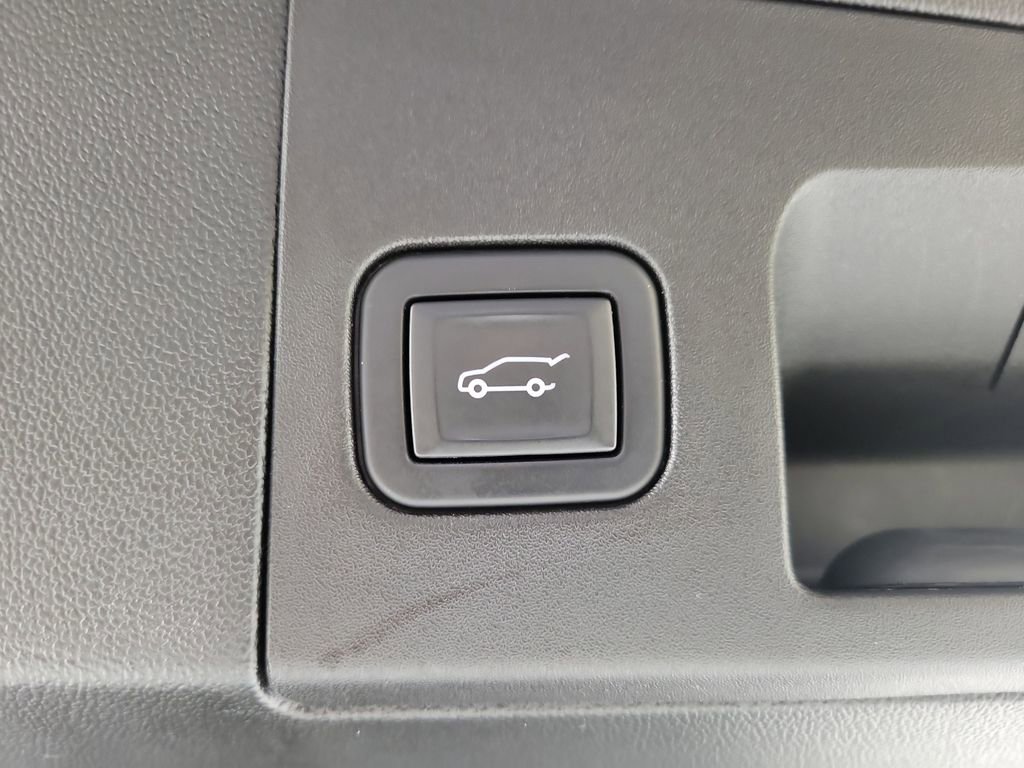 Certified 2023 Cadillac XT5 Sportv w/ Platinum Package AWD/4WD image 9
